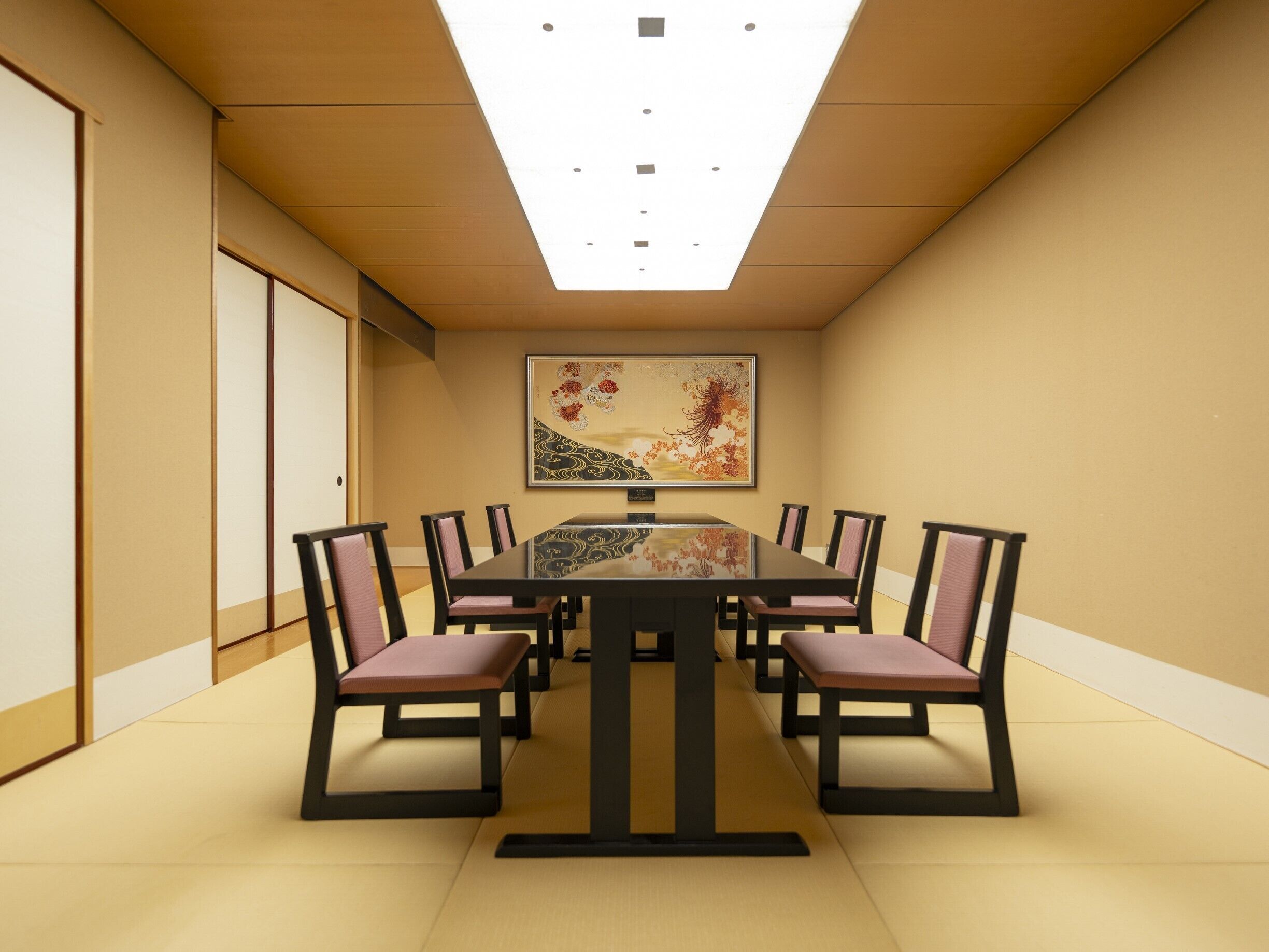 3 restaurants, breakfast, lunch, dinner served; chinese cuisine