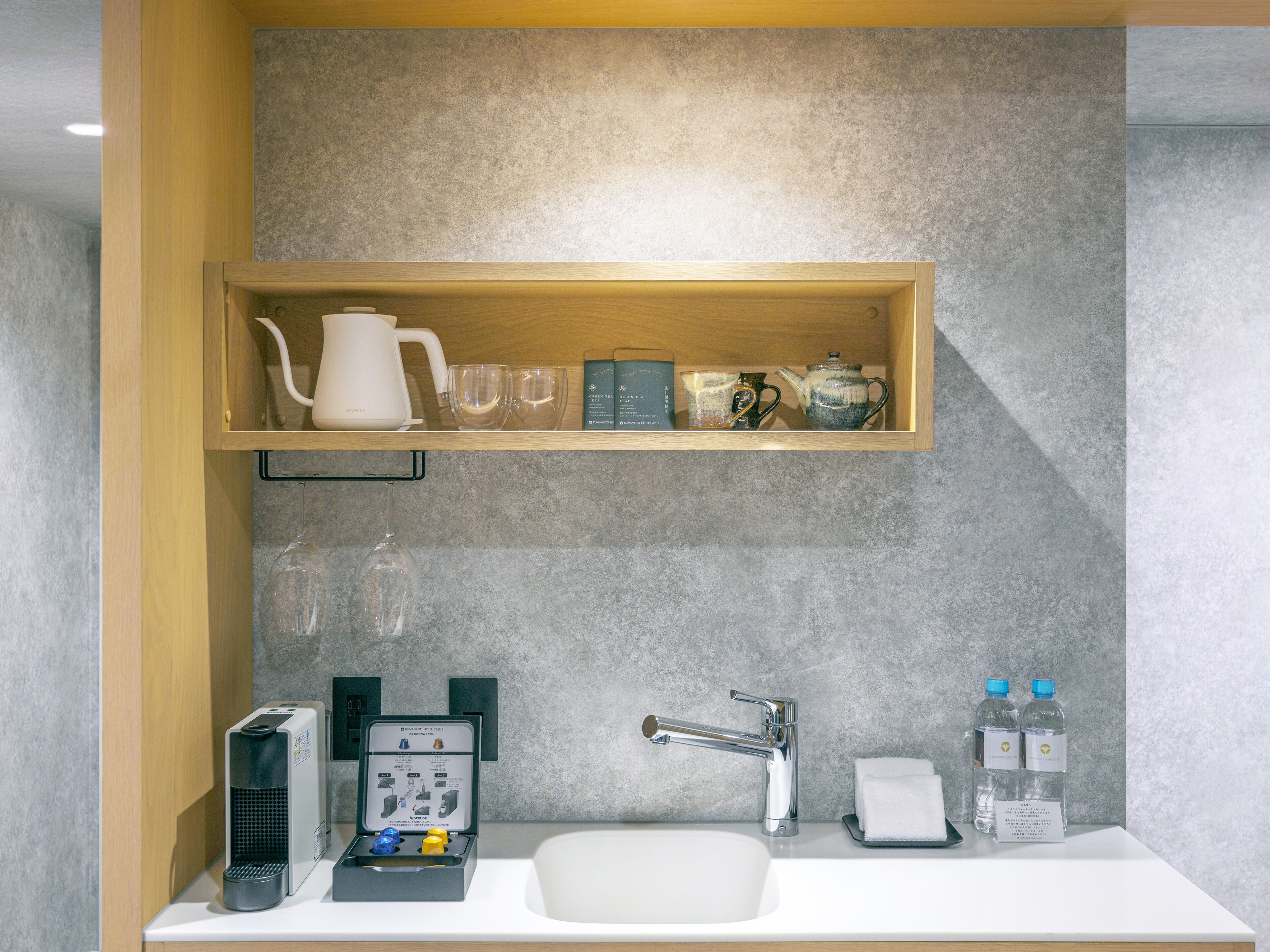 deluxe room, non smoking, city view (king double) | in-room safe, individually decorated, individually furnished, desk