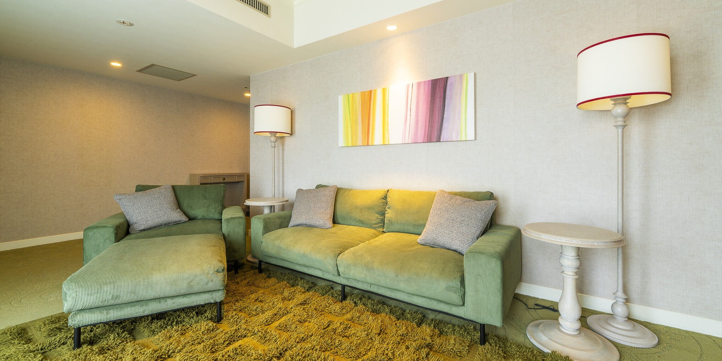 executive room, non smoking (suite, castle view) | in-room safe, individually decorated, individually furnished, desk