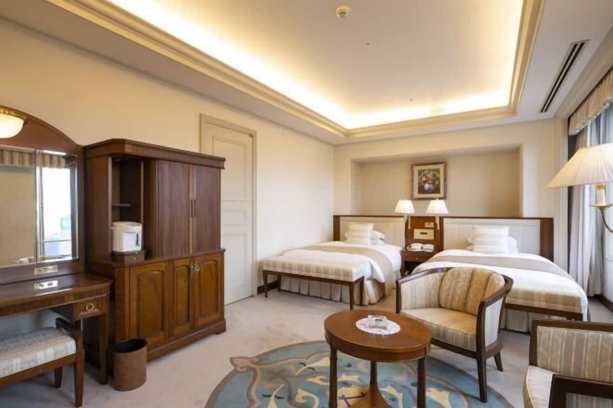 In-room safe, individually decorated, individually furnished, desk