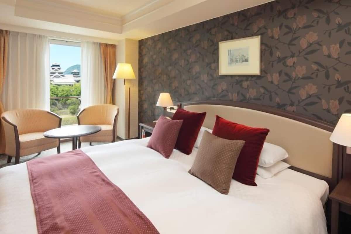 In-room safe, individually decorated, individually furnished, desk