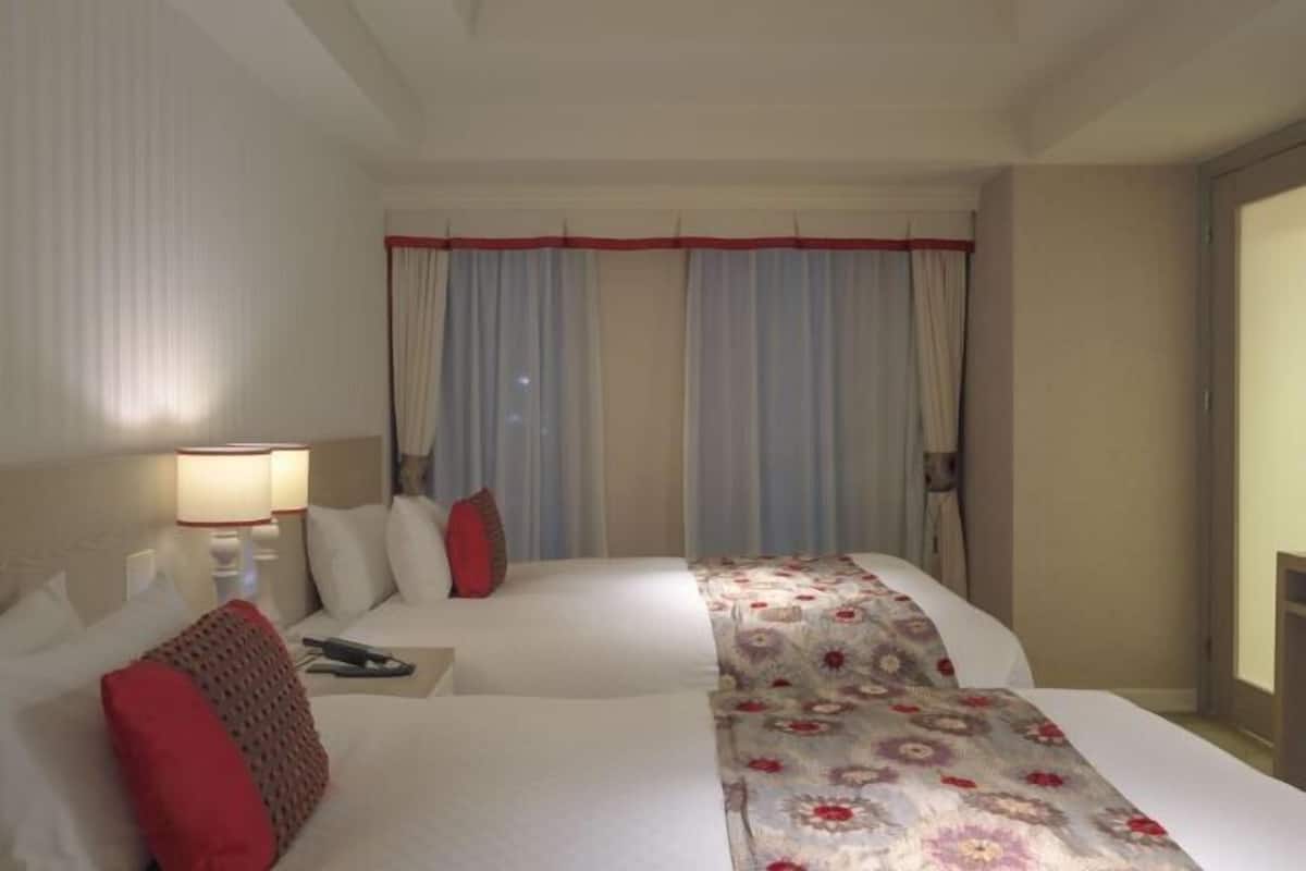 In-room safe, individually decorated, individually furnished, desk