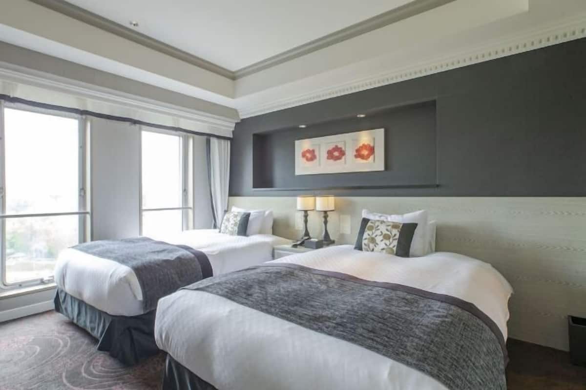 In-room safe, individually decorated, individually furnished, desk