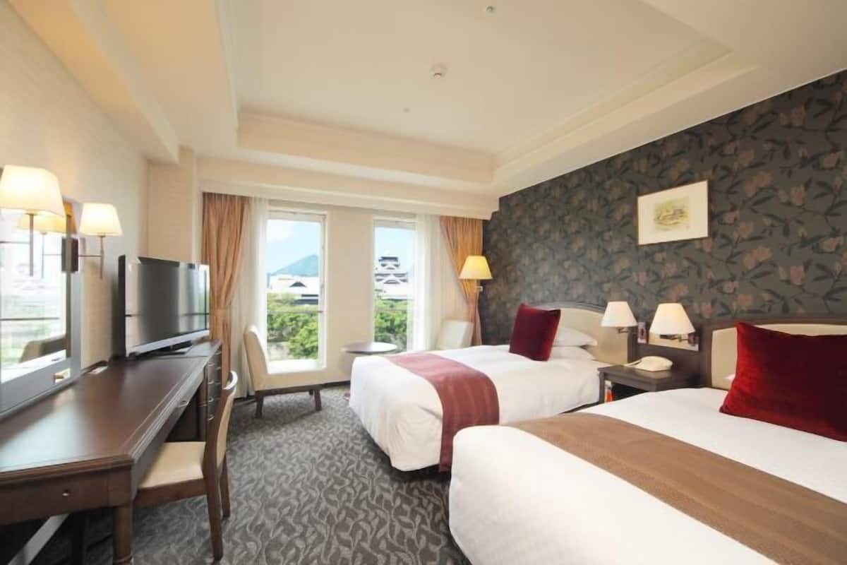 In-room safe, individually decorated, individually furnished, desk