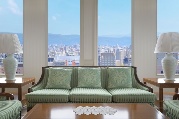 In-room safe, individually decorated, individually furnished, desk