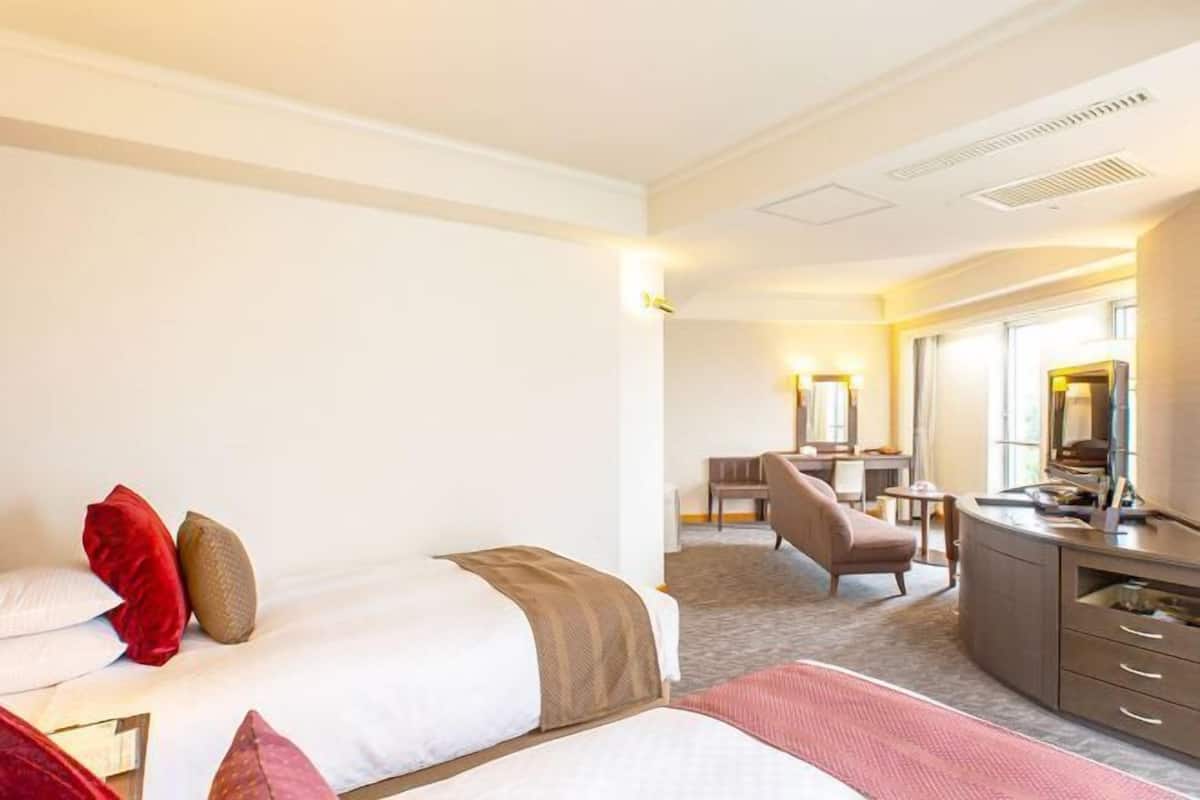 In-room safe, individually decorated, individually furnished, desk