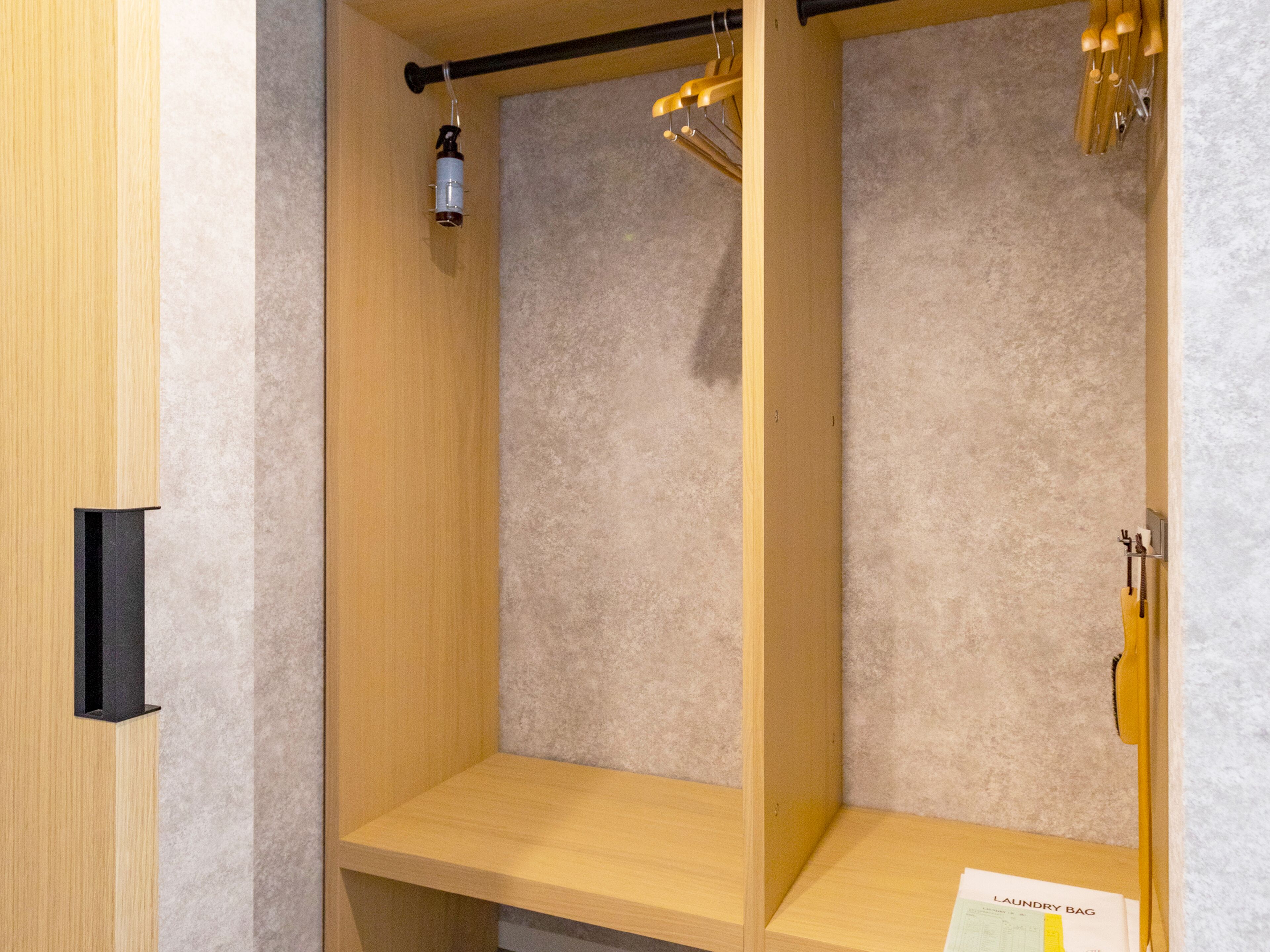 deluxe twin room, non smoking, city view | in-room safe, individually decorated, individually furnished, desk