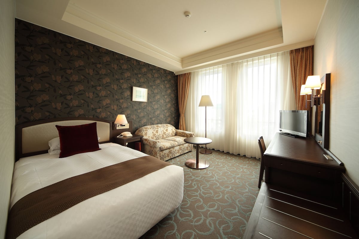 In-room safe, individually decorated, individually furnished, desk