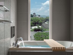 Executive-Zimmer, Nichtraucher (Junior suite,Castle View,) | Zimmersafe, individuell dekoriert, individuell eingerichtet
