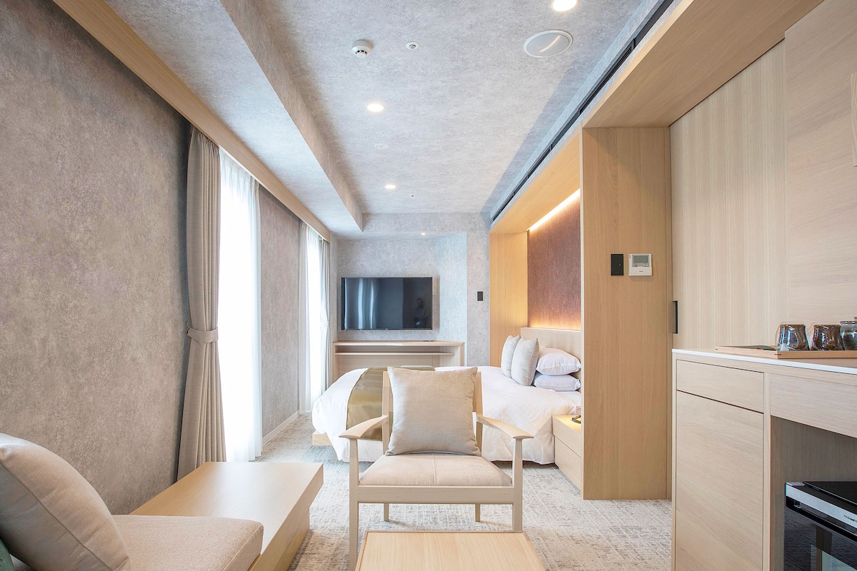 In-room safe, individually decorated, individually furnished, desk