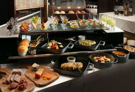 Executive lounge. Nagoya Kanko Hotel