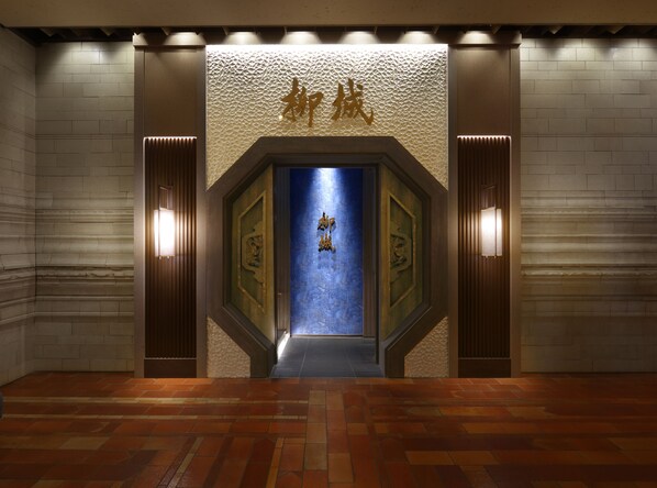 5 restaurantes, se sirven comidas, cenas y cocina japonesa