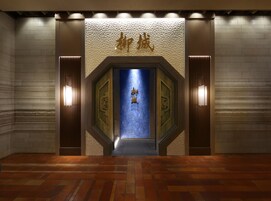 5 restaurants, lunch, dinner served; Japanese cuisine