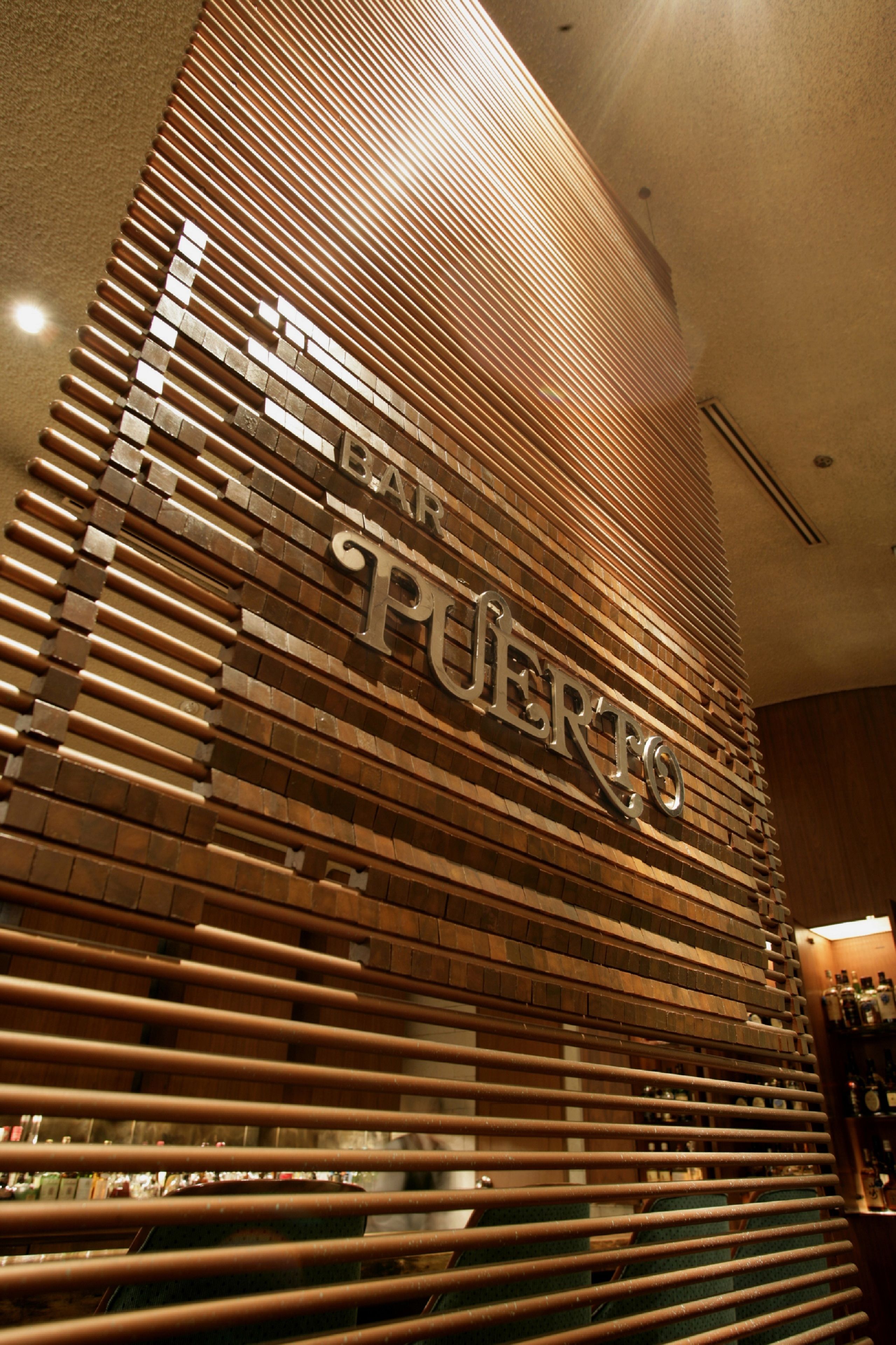 2 bars/lounges, lobby lounge