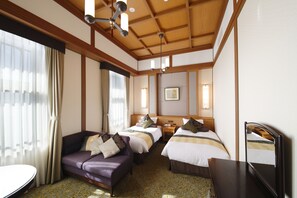Tvåbäddsrum Deluxe - icke-rökare (Main Wing, Nara Town Side, C) | Sängtillbehör av högsta kvalitet, duntäcken, minibar och skrivbord