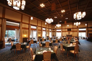 2 restaurants, breakfast, lunch, dinner served; French cuisine