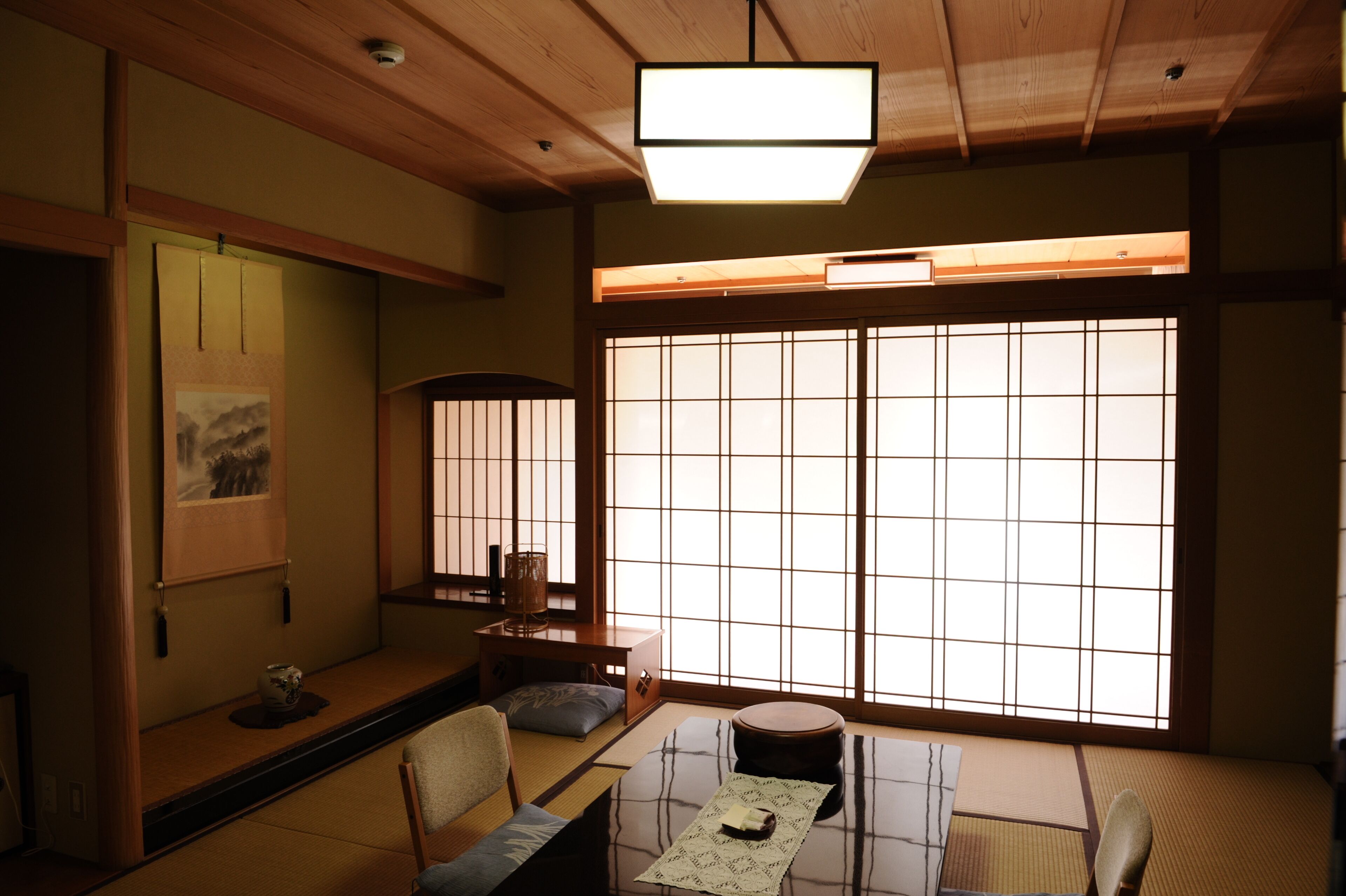 传统客房 (New Wing, 47.4sqm) | 高档床上用品、羽绒被、办公桌、遮光窗帘