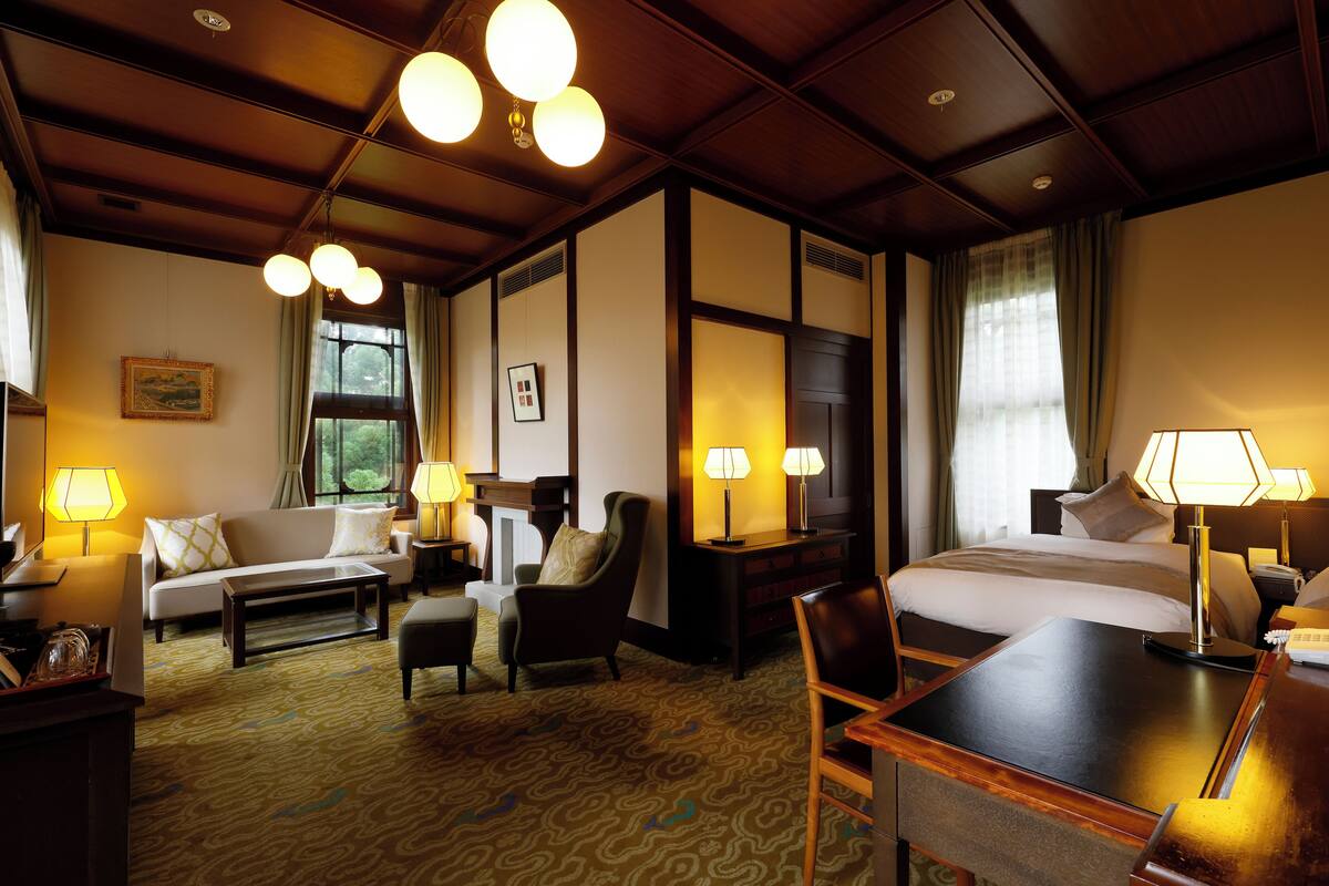 Premium Panorama Corner, Non Smoking (Main Building) | Premium bedding, down duvets, desk, blackout curtains