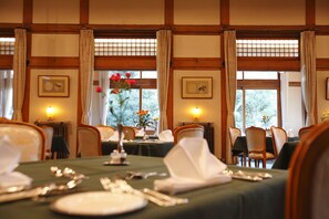 2 restaurants, breakfast, lunch, dinner served; French cuisine 