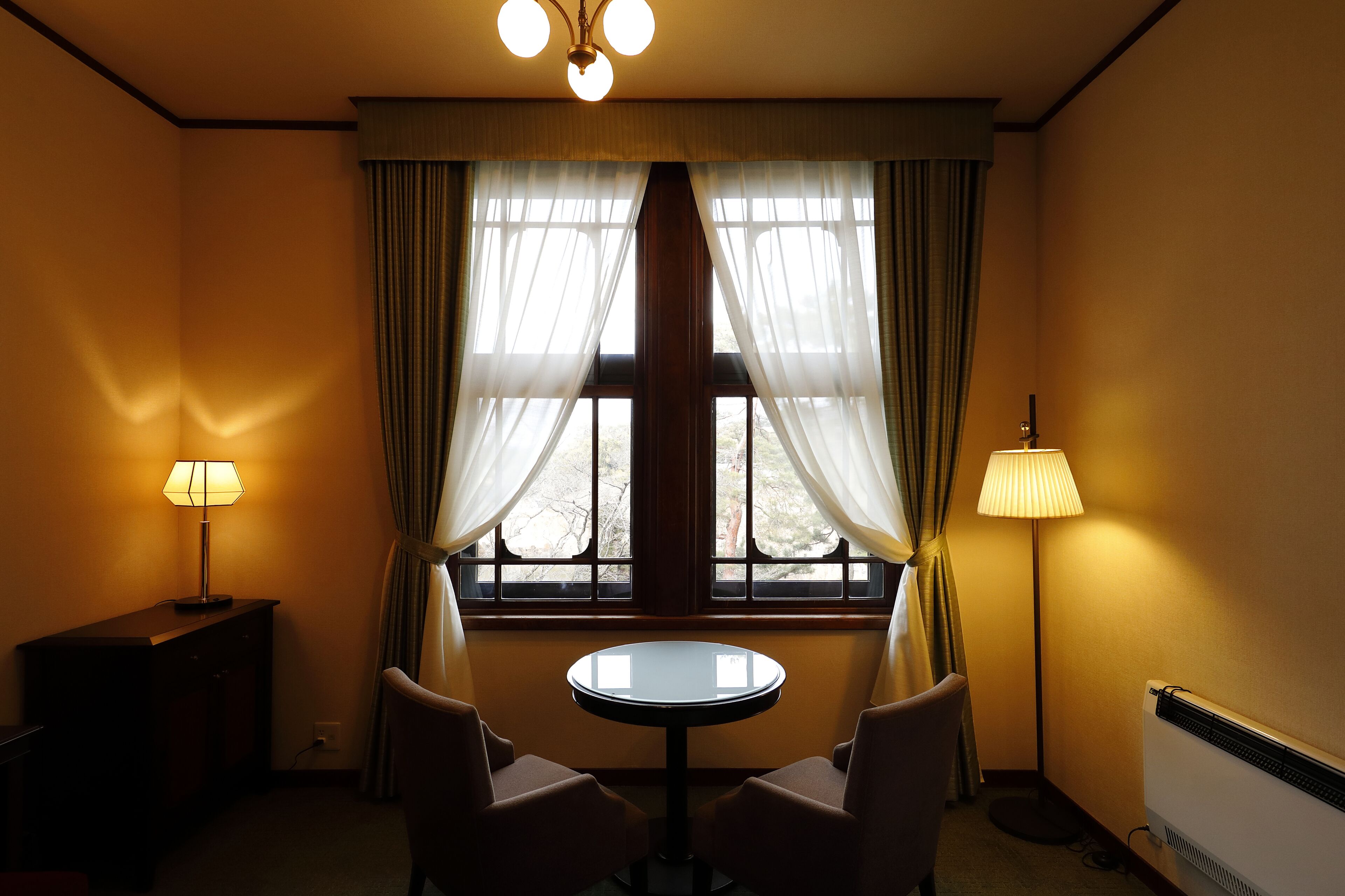 main building deluxe comfort corner, non smoking | 1 bedroom, premium bedding, down duvets, minibar