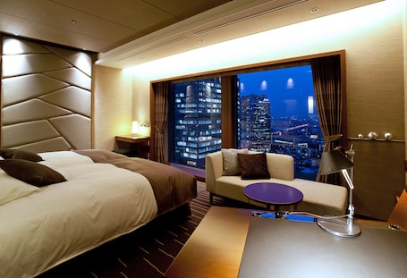 Premium bedding, down comforters, blackout drapes, soundproofing. Hotel Granvia Osaka