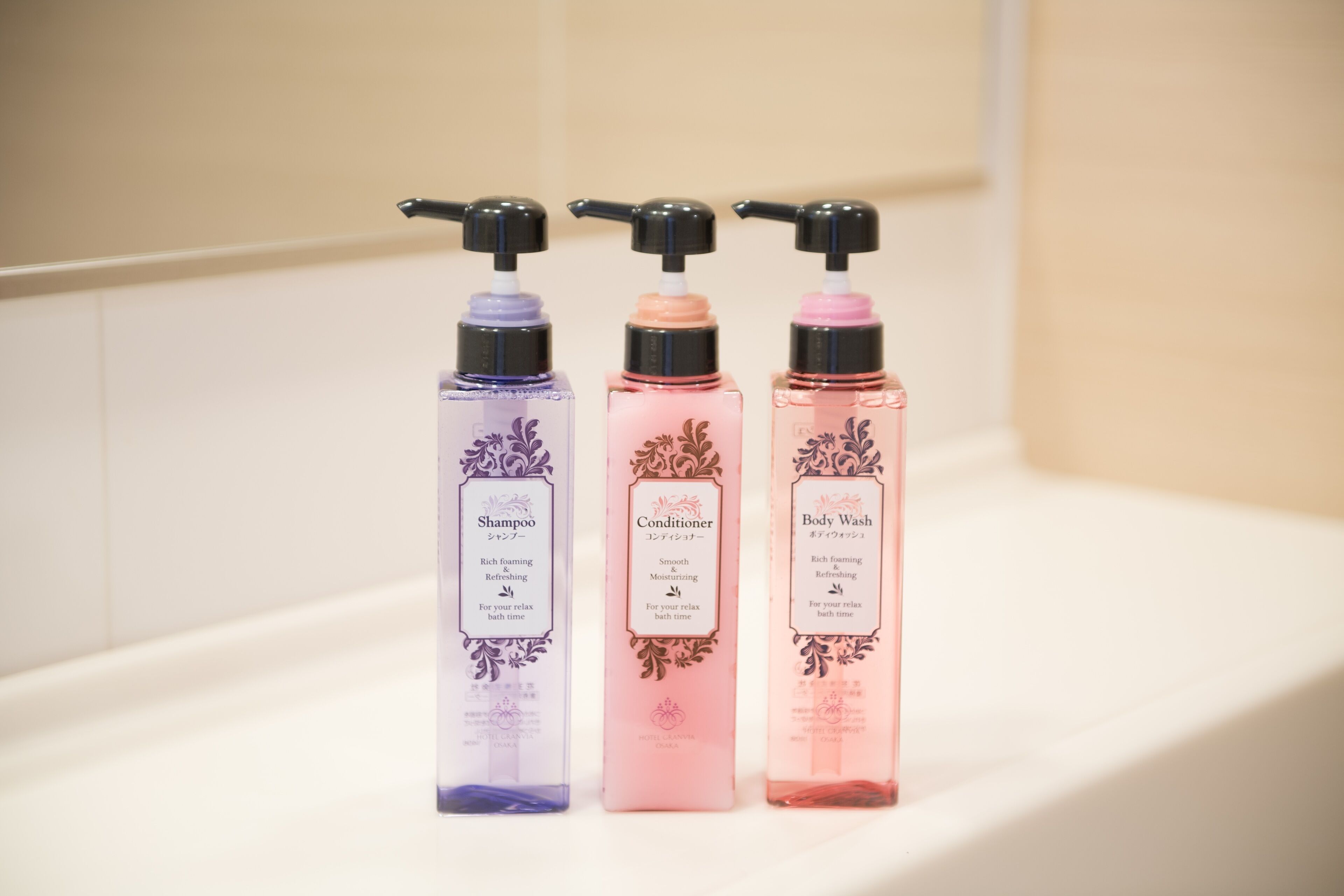 combined shower/bathtub, free toiletries, hair dryer, slippers