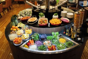 매일 뷔페 아침 식사 유료