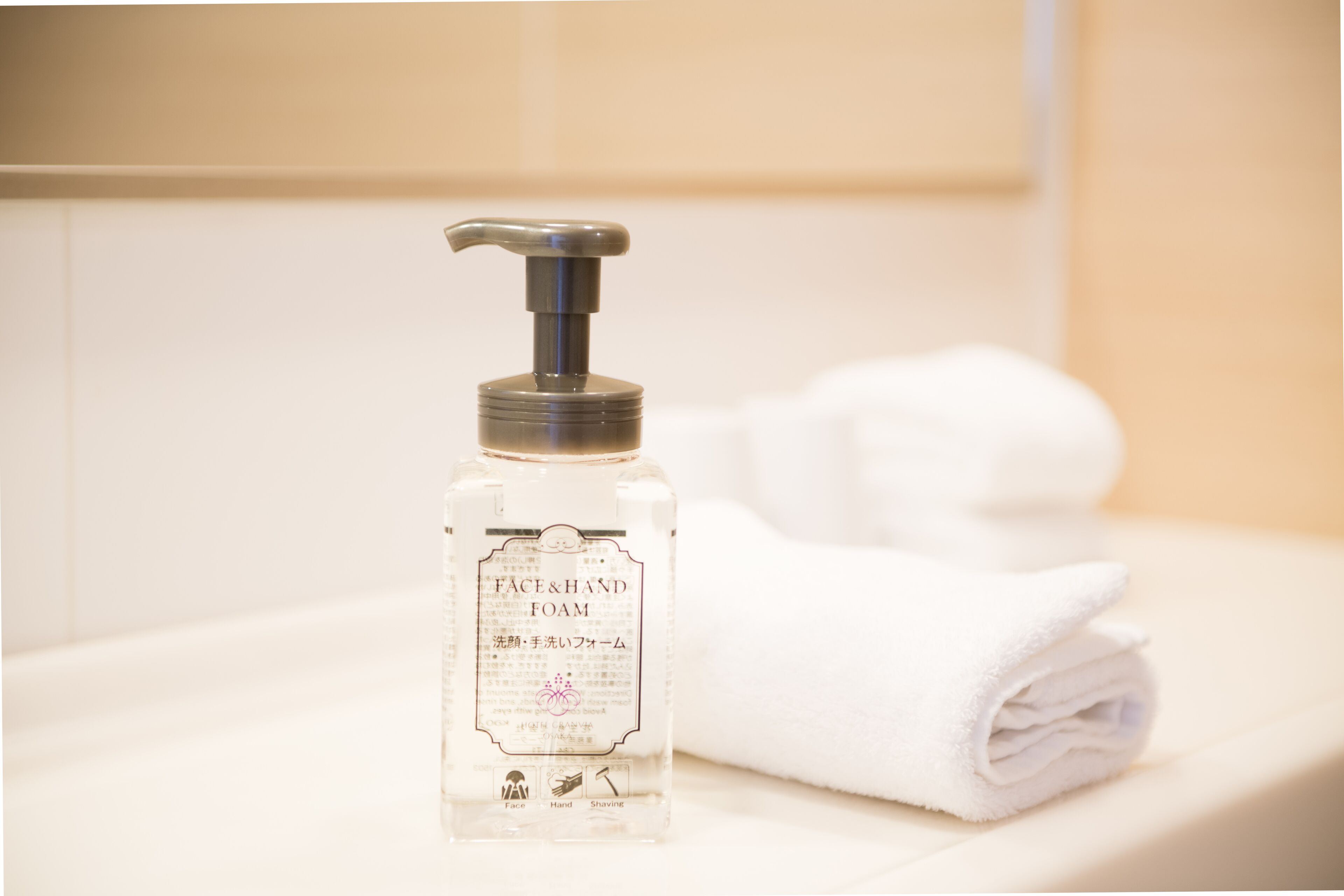 combined shower/bathtub, free toiletries, hair dryer, slippers