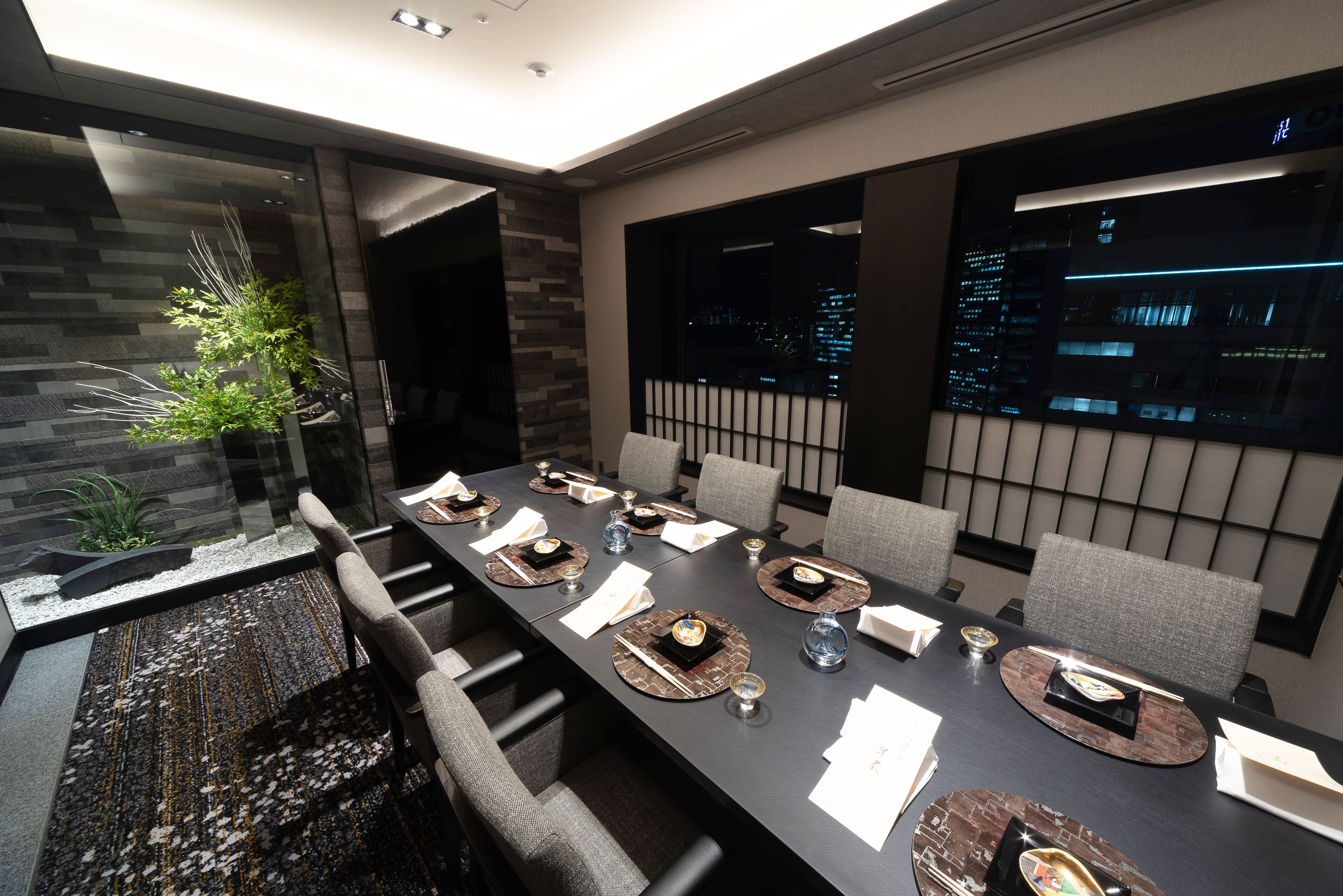 5 restaurants, breakfast, lunch, dinner served; french cuisine