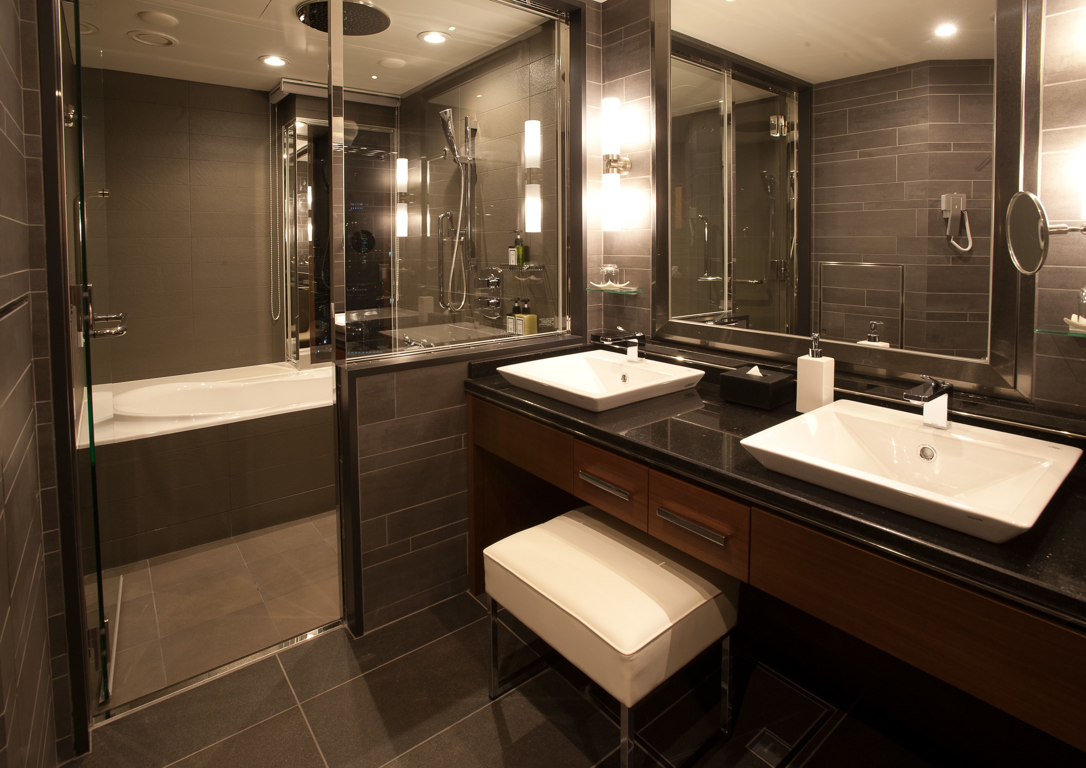 granvia twin room (higher class) non-smoking (38 square meters) | bathroom | combined shower/bathtub, free toiletries, hair dryer, slippers