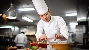 Petit déjeuner et déjeuner servis sur place