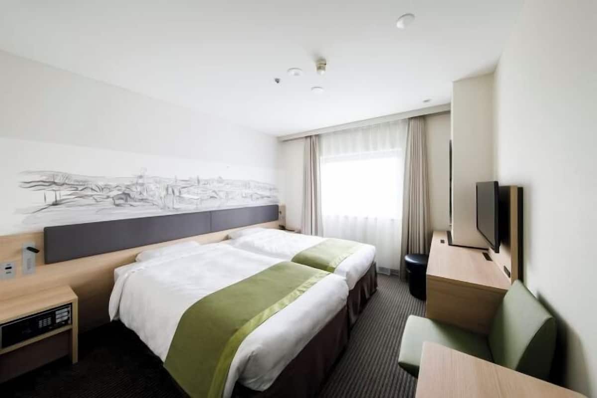1 bedroom, premium bedding, down duvets, in-room safe