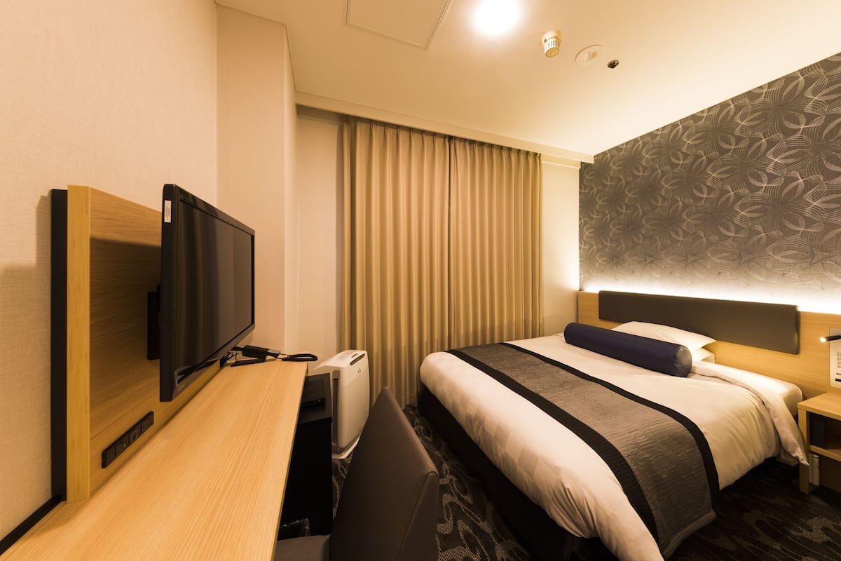 1 bedroom, premium bedding, down duvets, in-room safe
