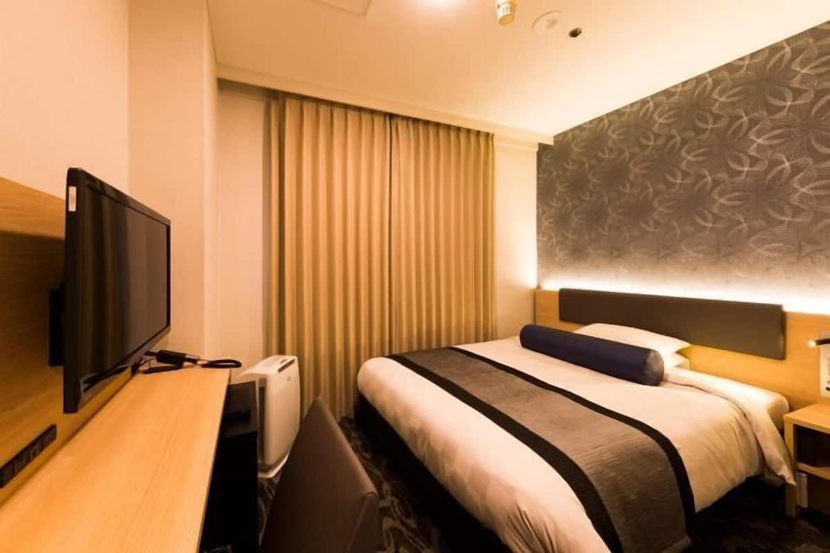 1 bedroom, premium bedding, down duvets, in-room safe