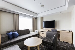 1 bedroom, premium bedding, down comforters, in-room safe