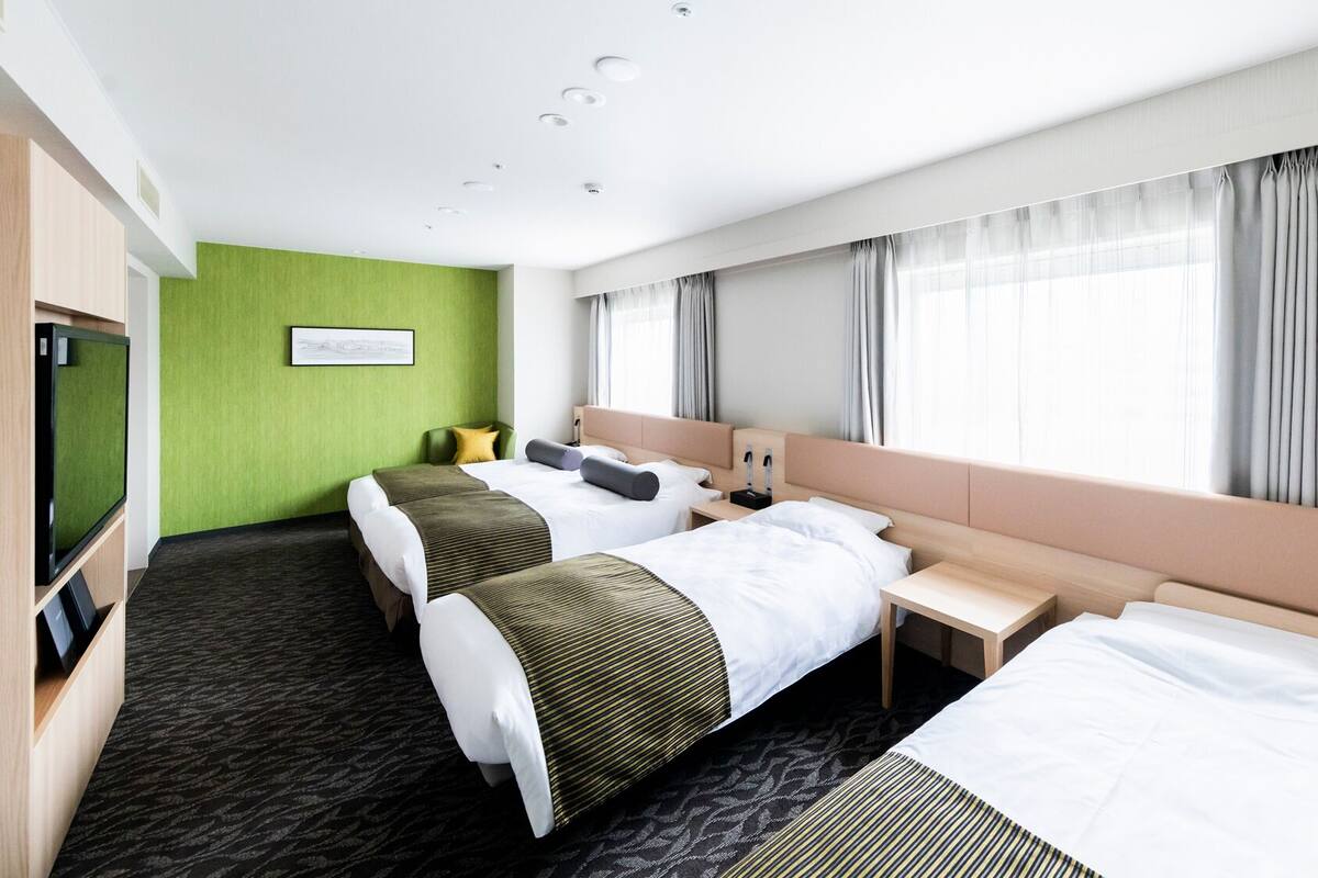 1 bedroom, premium bedding, down comforters, in-room safe