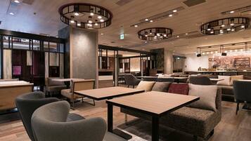 Breakfast and lunch served