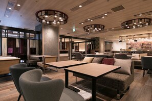 Breakfast and lunch served - Shin-Osaka Esaka Tokyu REI HOTEL (Suita)