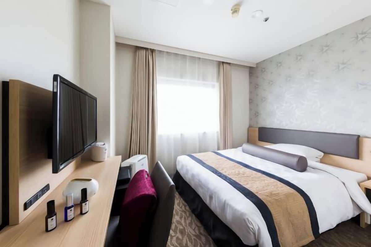 1 bedroom, premium bedding, down duvets, in-room safe