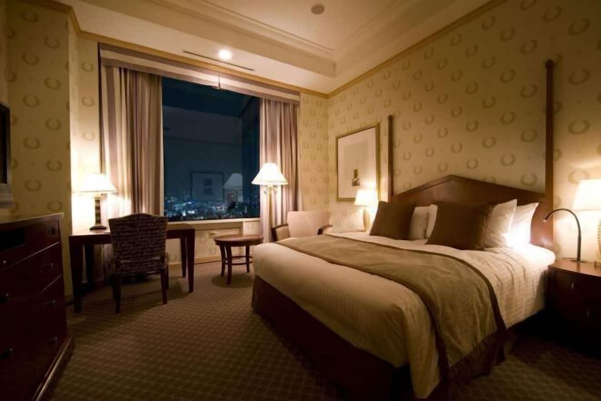 1 bedroom, down comforters, minibar, in-room safe