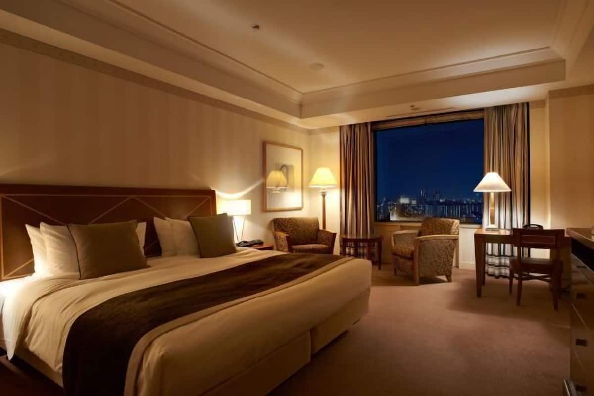 1 bedroom, down comforters, minibar, in-room safe