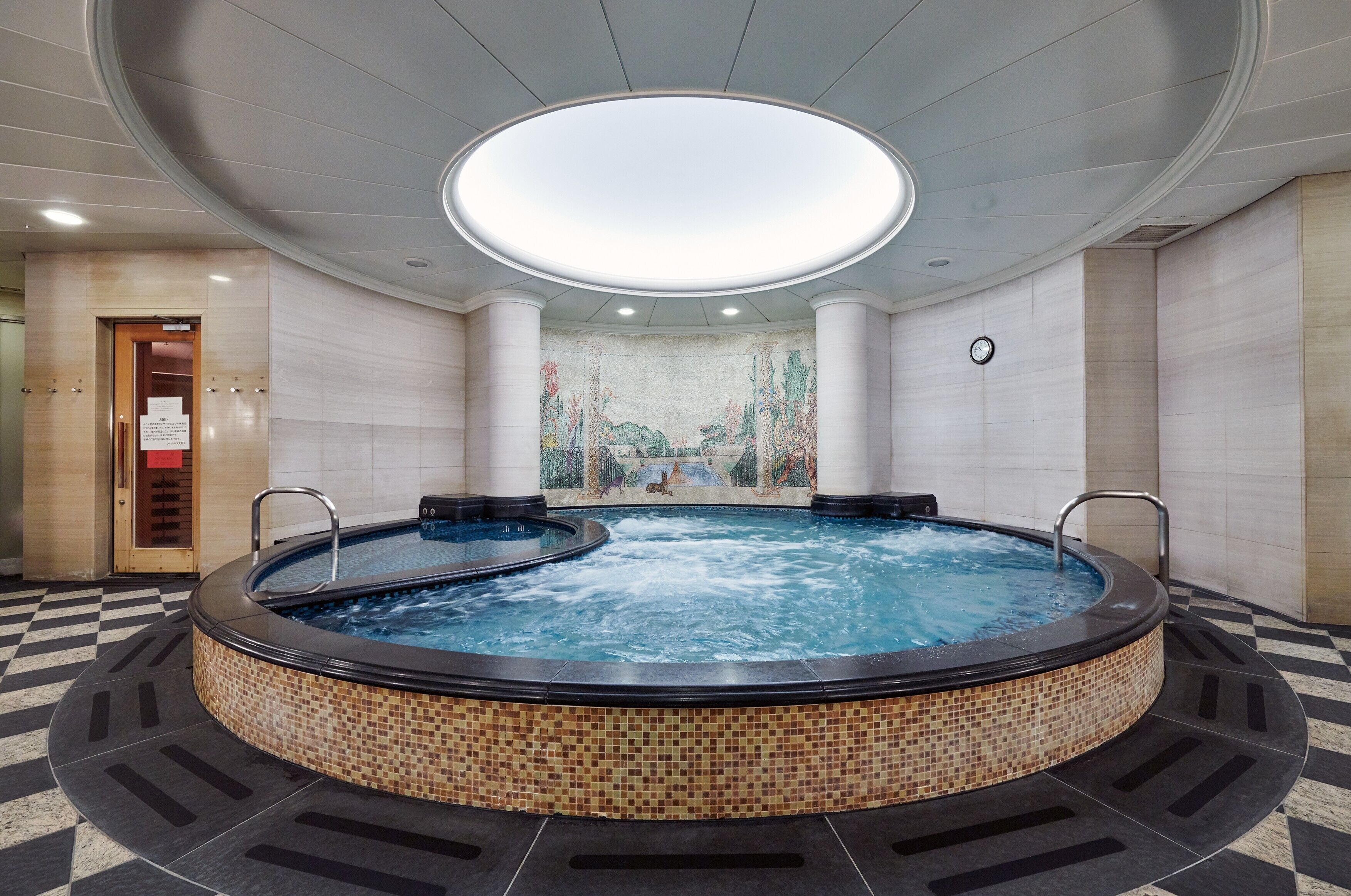 Sauna, hot tub, steam room, massages