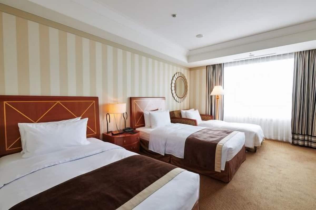 1 bedroom, down comforters, minibar, in-room safe