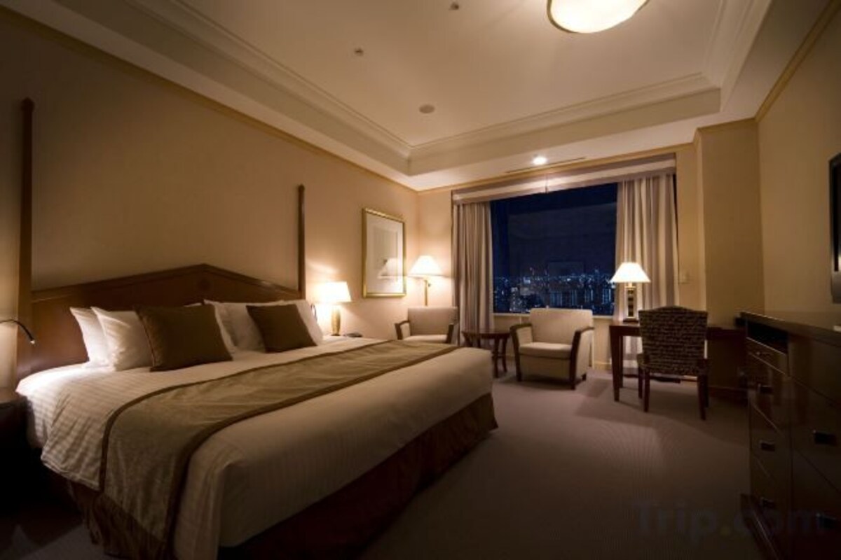 Down comforters, minibar, in-room safe, desk