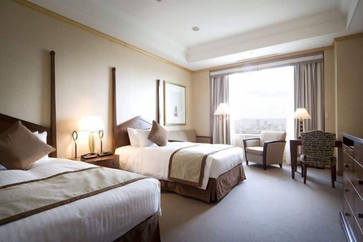 1 bedroom, down comforters, minibar, in-room safe