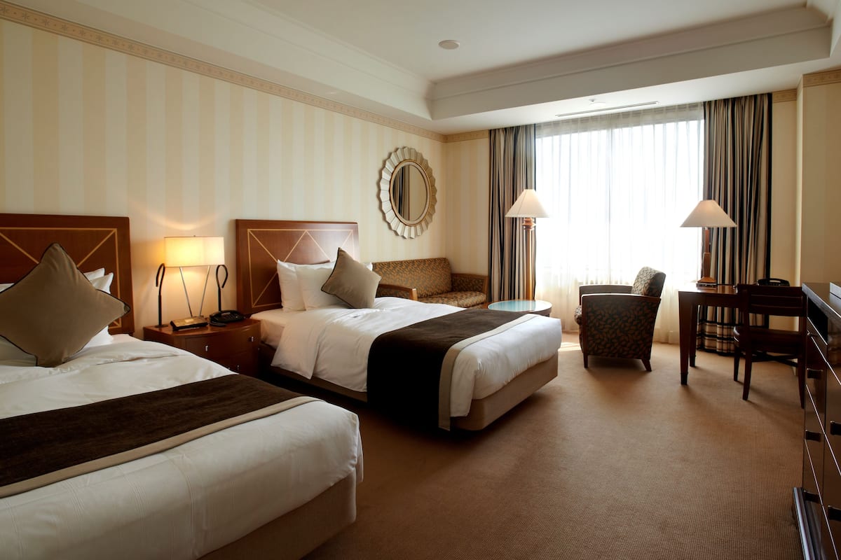 Down comforters, minibar, in-room safe, desk