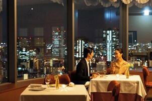 6 개의 레스토랑, 아침 식사, 점심 식사, 저녁 식사 제공(프랑스 요리)