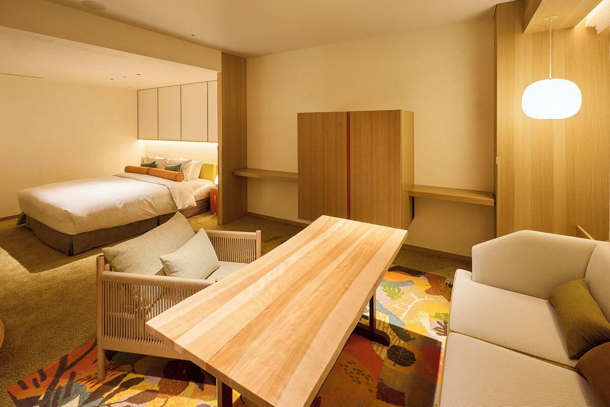 Kamar Double Klub, Bebas Asap Rokok (Plaza King (View Bath Suite Style)) | Seprai premium, brankas, meja kerja, dan tirai kedap cahaya