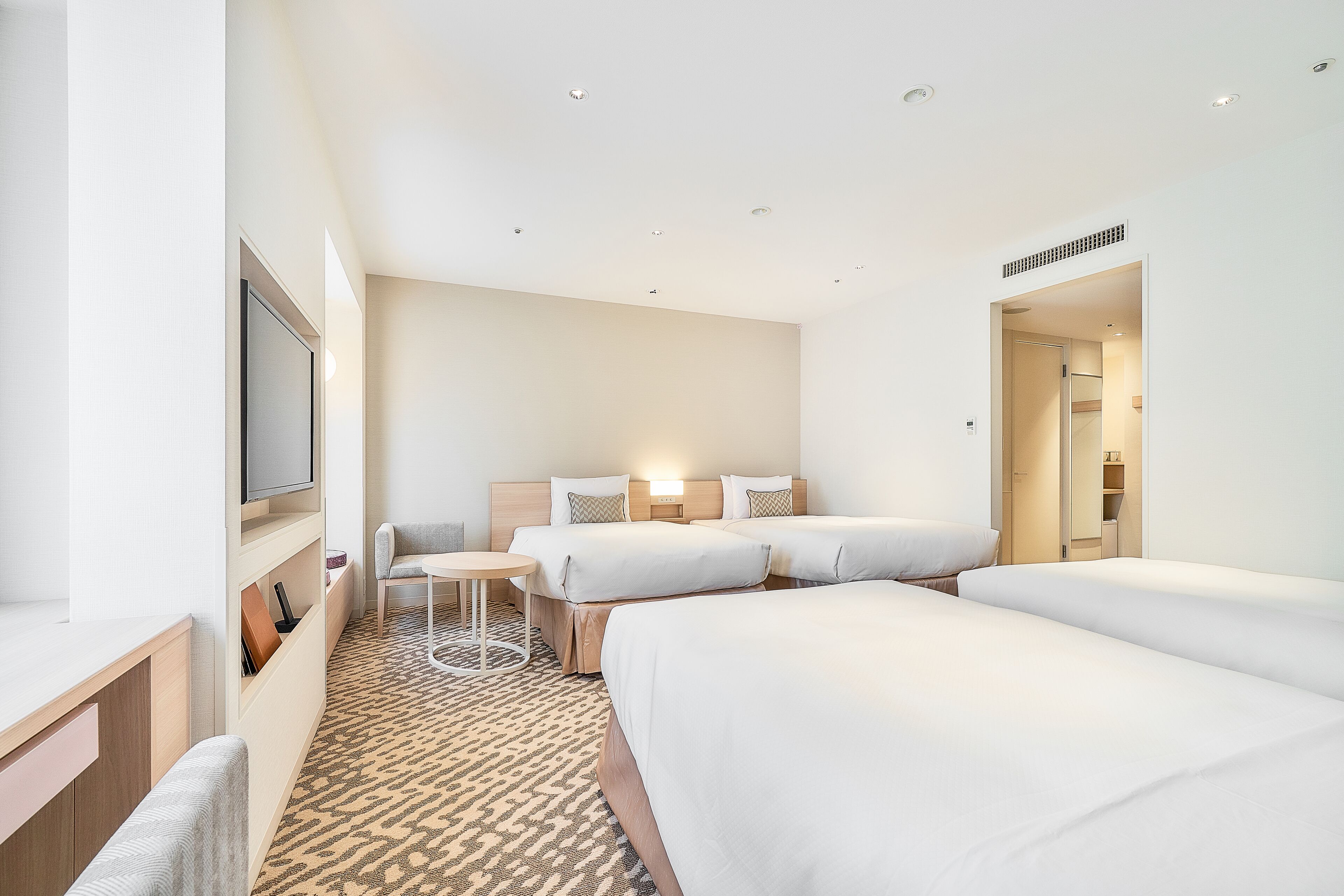 family room, non smoking | 1 bedroom, premium bedding, in-room safe, individually decorated