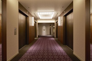Premier Large Twin Room, Non Smoking | 1 bedroom, premium bedding, in-room safe, individually decorated